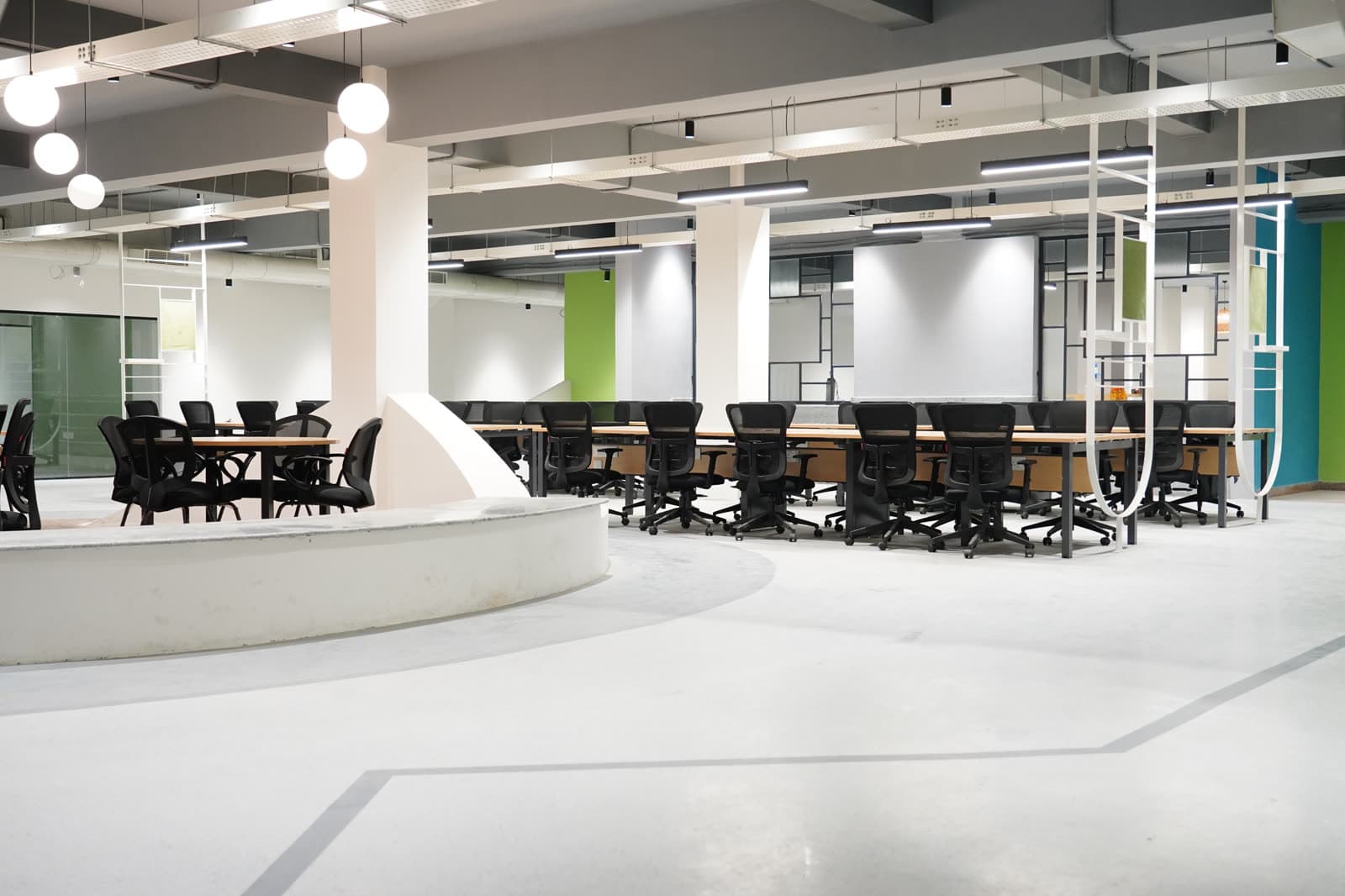Incubation co-working floor